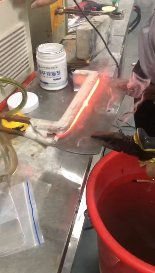 超高频绿巨人小黄片对刀口淬火试样视频