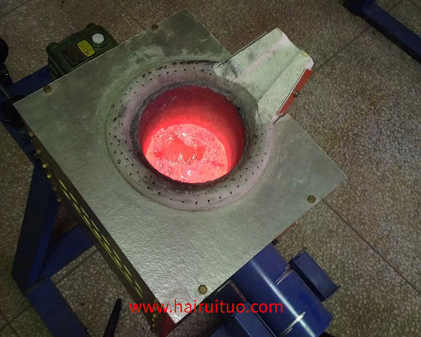 小型实验熔炼炉，特别是用于熔炼铜的中频电炉，是实验