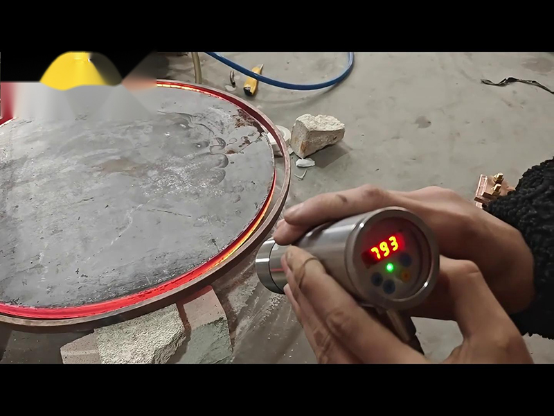 160KW超音频绿巨人网站入口加热设备完全有能力将直径700mm、厚度20mm的圆形钢饼加热到900度