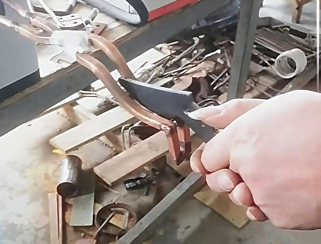 管钳五金工具淬火热处理选择高频淬火机(图1) 管钳五金工具淬火热处理选择高频淬火机(图1)