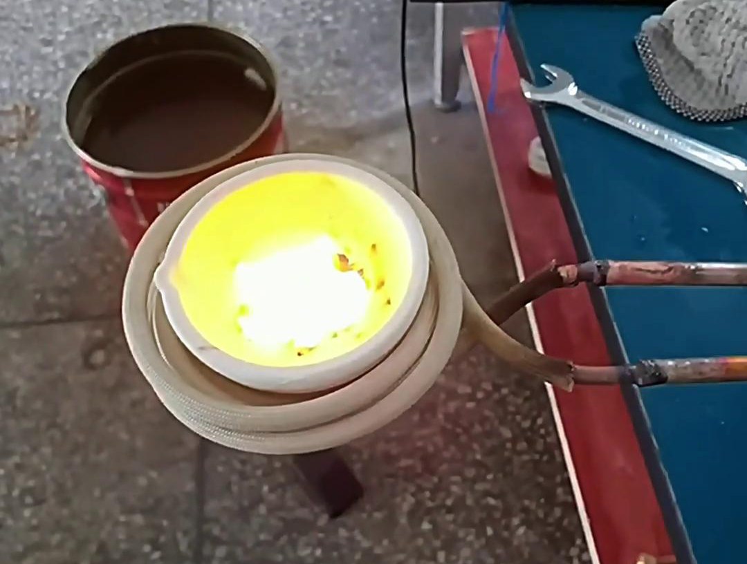 220V 小型贵金属熔炼炉：多场景适用的熔炼小能手