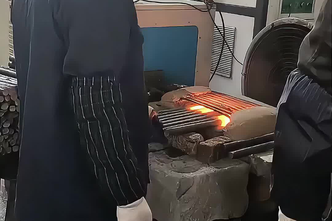 棒料加热锻打效率革命！海瑞拓绿巨人网站入口加热设备，几秒升温上千度