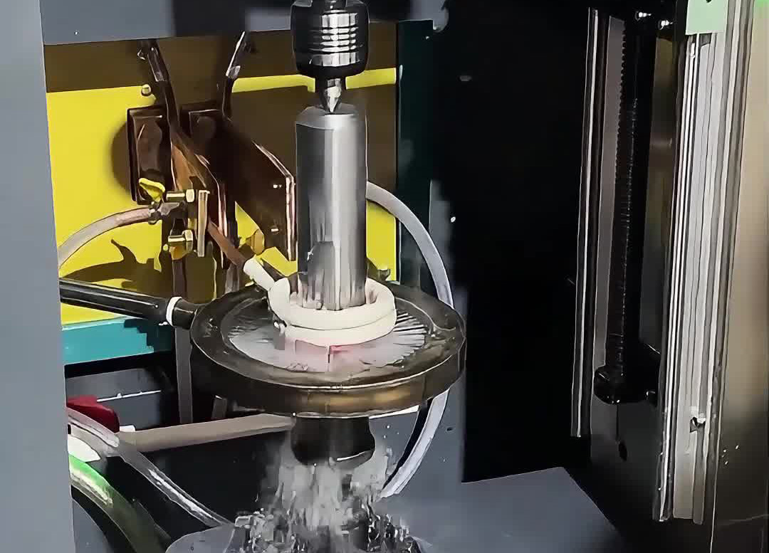 数控高频淬火机床：精确控制淬火层深度，满足高强度硬度需求