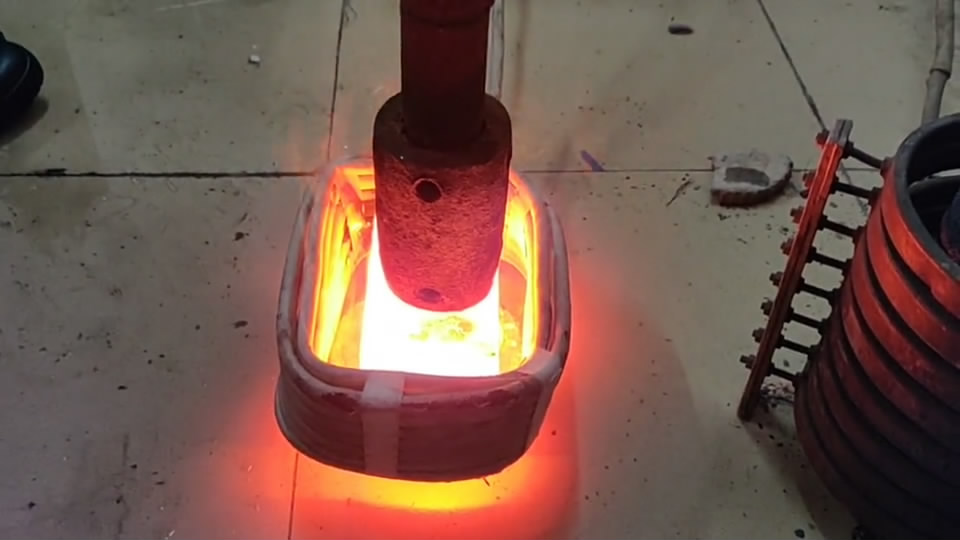 中频绿巨人网站入口加热设备对铸铁加热