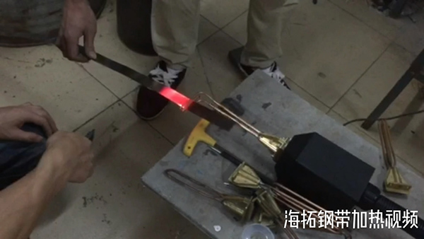 超高频绿巨人网站入口加热设备6KW加热钢带视频