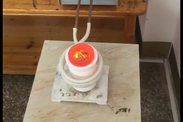 频率越高，中频熔炼电炉价格越高？