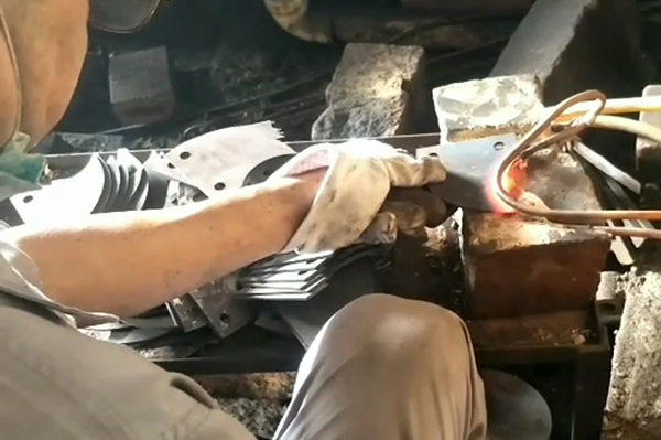 中高频绿巨人网站入口加热设备对刀具淬火生产过程
