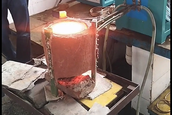 如何操作电加热炉？
